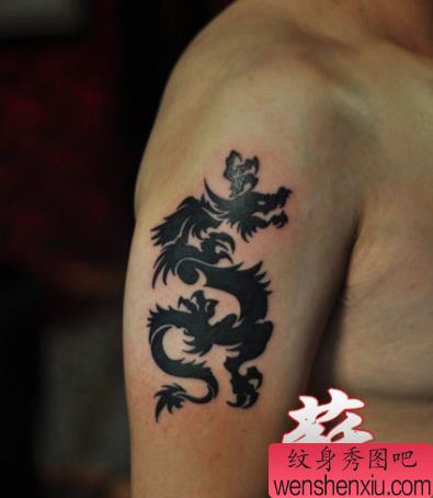 手臂精美帅气的一幅图腾龙纹身图案
