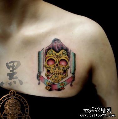 女孩子胸部old school风格骷髅纹身图案