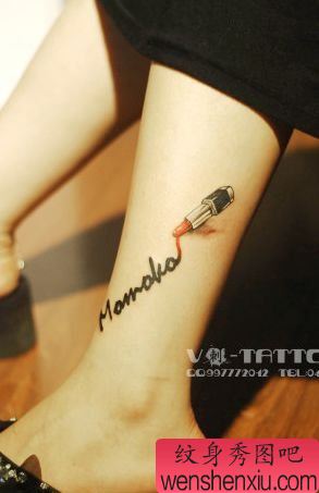 女孩子腿部英文字母与口红纹身图案