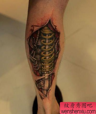 腿部超酷的一幅机械臂纹身图案