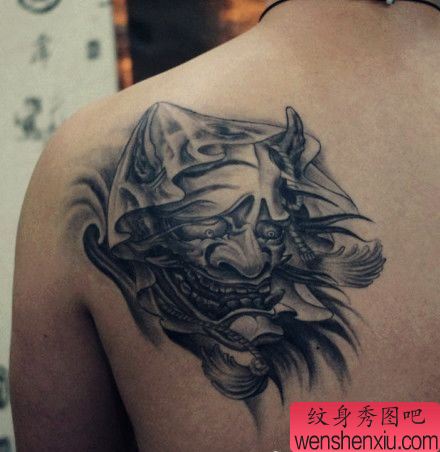 背部帅气精美的一幅黑灰般若纹身图案