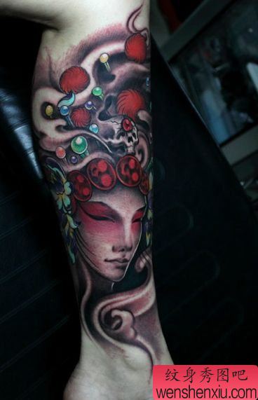 腿部一幅古典戏剧美女花旦纹身图案