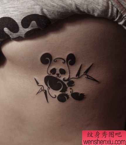 女孩子胸部可爱的图腾熊猫纹身图案