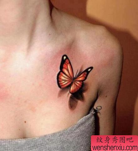 女生胸部精美的彩色蝴蝶纹身图案