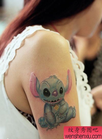 女生手臂卡通考拉纹身图案