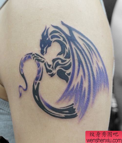 手臂帅气精美的一幅彩色图腾龙纹身图案