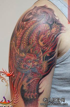 大臂一幅帅气的彩色火麒麟纹身图案