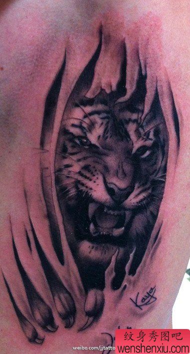 胸部超酷的一幅老虎撕皮纹身图案