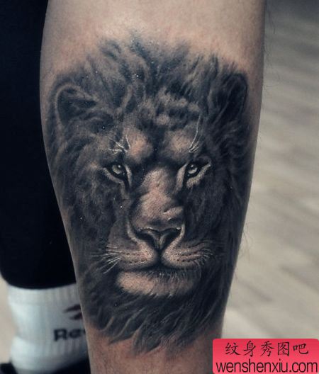 腿部霸气的一幅狮头纹身图案