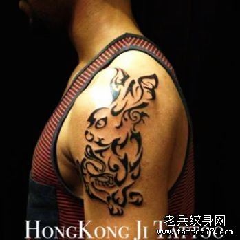手背一幅图腾兔子纹身图案