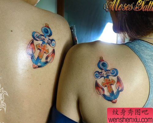 肩背一幅精美的情侣船锚纹身图案