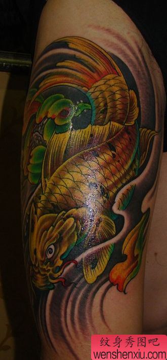 腿部彩色鲤鱼莲花纹身图案