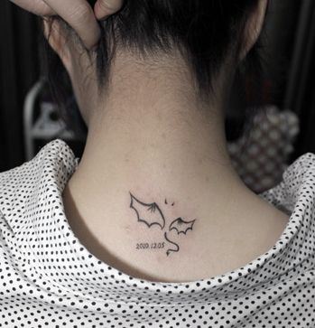 小巧的图腾恶魔翅膀纹身图案