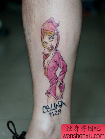 腿部一幅卡通欧美美女纹身图案