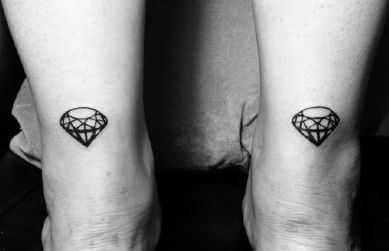 流行的腿部图腾钻石纹身图案