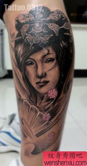 腿部漂亮的古典美女纹身图案