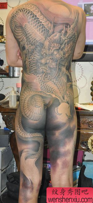 霸气超酷的满背龙纹身图案