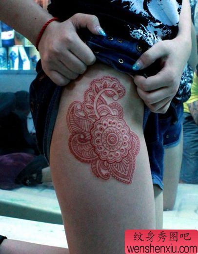 女孩子腿部印度风格图腾纹身图案