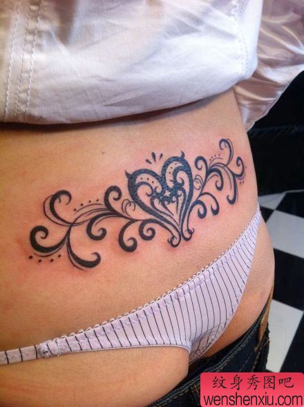 女孩子腰部图腾爱心腰花纹身图案