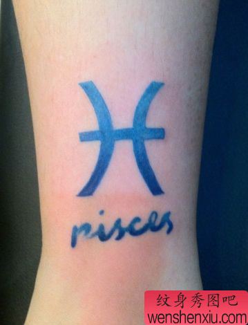 女孩子腿部彩色双鱼座纹身图案