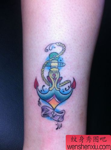 腿部好看流行的小铁锚纹身图案