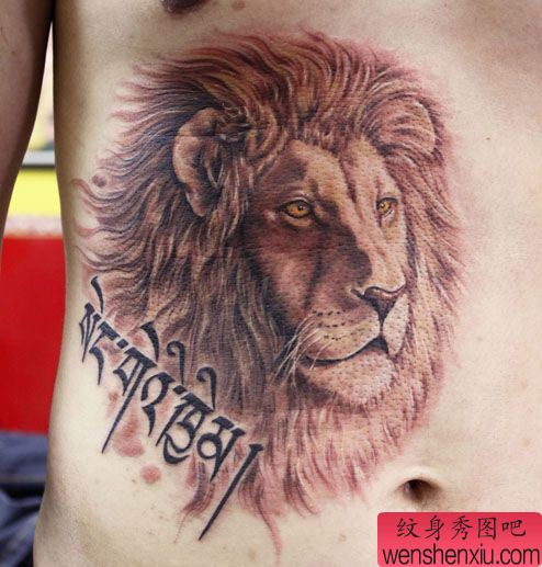 腹部霸气超酷的狮子头纹身图案