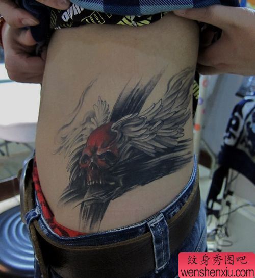 超酷的一幅骷髅翅膀纹身图案