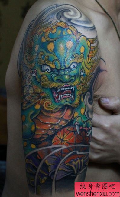 手臂霸气的唐狮子纹身图案