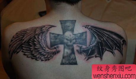 背部时尚流行的天使恶魔翅膀纹身图案