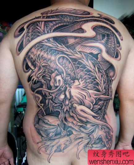 一般霸气的满背鳌鱼纹身图案
