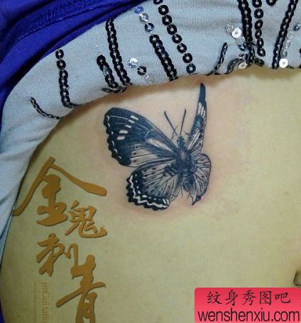 女孩子腹部好看的蝴蝶纹身图案