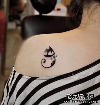 受欢迎的一幅图腾猫咪纹身图案