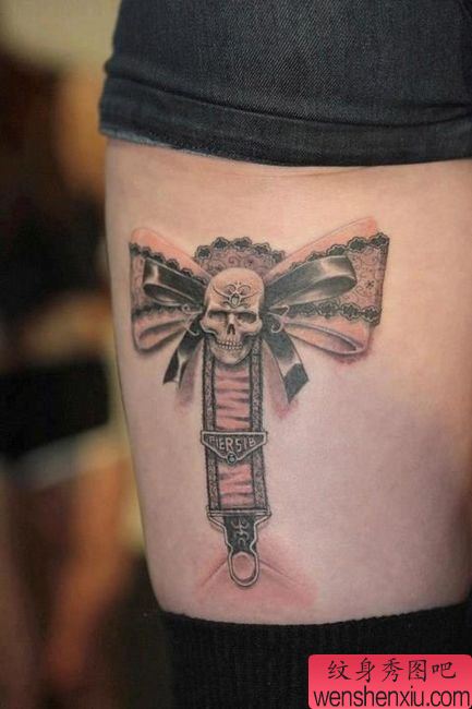 女孩子腿部精美的蝴蝶结蕾丝纹身图案