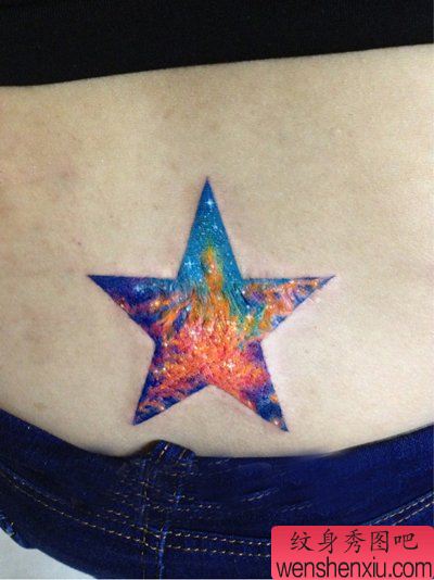 女生腰部流行好看的五角星星空纹身图案