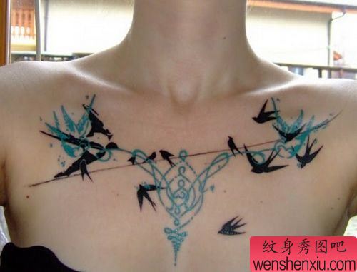 女生胸部图腾燕子纹身图案