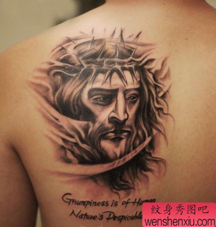 背部一幅耶稣肖像纹身图案