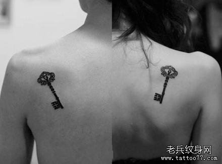 背部好看的情侣图腾钥匙纹身图案