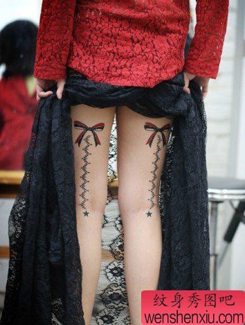 美女腿部漂亮的蝴蝶结与蕾丝纹身图案