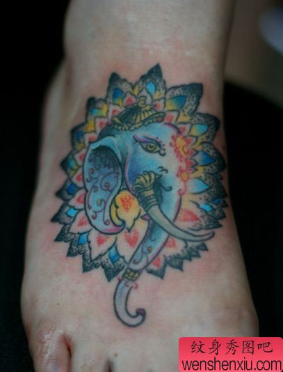 脚背一幅象神纹身图案