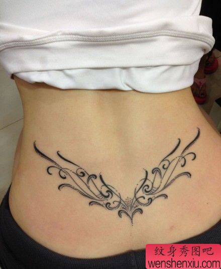 女孩子腰部好看的图腾腰花纹身图案