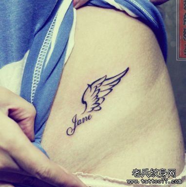 女孩子小腹部图腾翅膀纹身图案