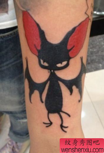 手臂一幅图腾恶魔纹身图案