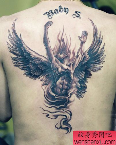 背部帅气时尚的守护天使纹身图案
