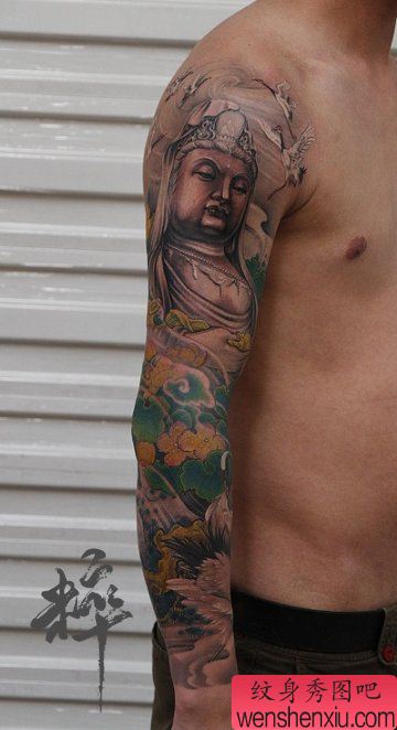 一幅花臂观音菩萨纹身图案
