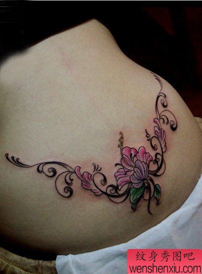 美女腰部精美好看的花卉藤蔓纹身图案