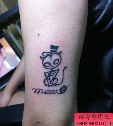 手臂一幅可爱的简单的猫咪纹身图案