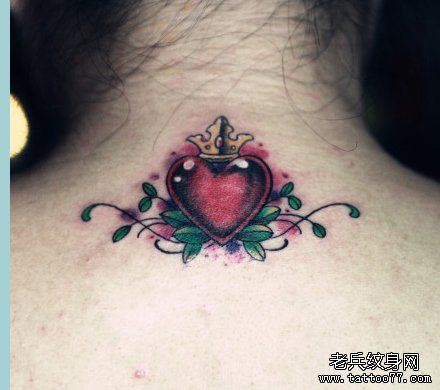 流行精美的爱心与皇冠纹身图案