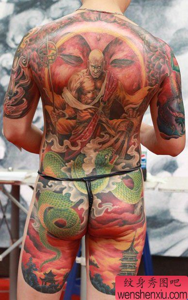 超帅的满背法海收青蛇纹身图案