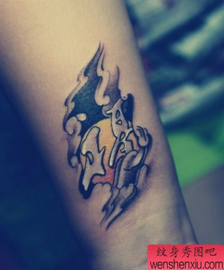 手臂一幅浮雕文字(汉字)纹身图案
