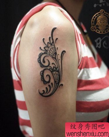 女孩子手臂好看经典的图腾纹身图案